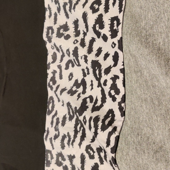 Cheetah sweater, size M - Picture 2 of 3